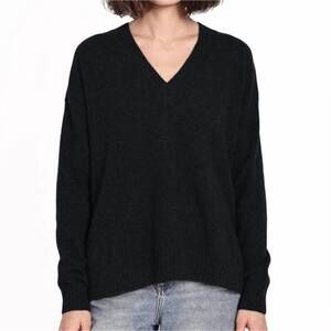 NEW MINNIE ROSE long and lean v neck top in black